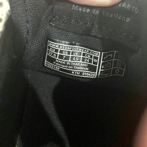 Keen Elsa IV Aztec Southwestern
Multicolor Geometric Woven Sneakers size 7 - Picture 7 of 7